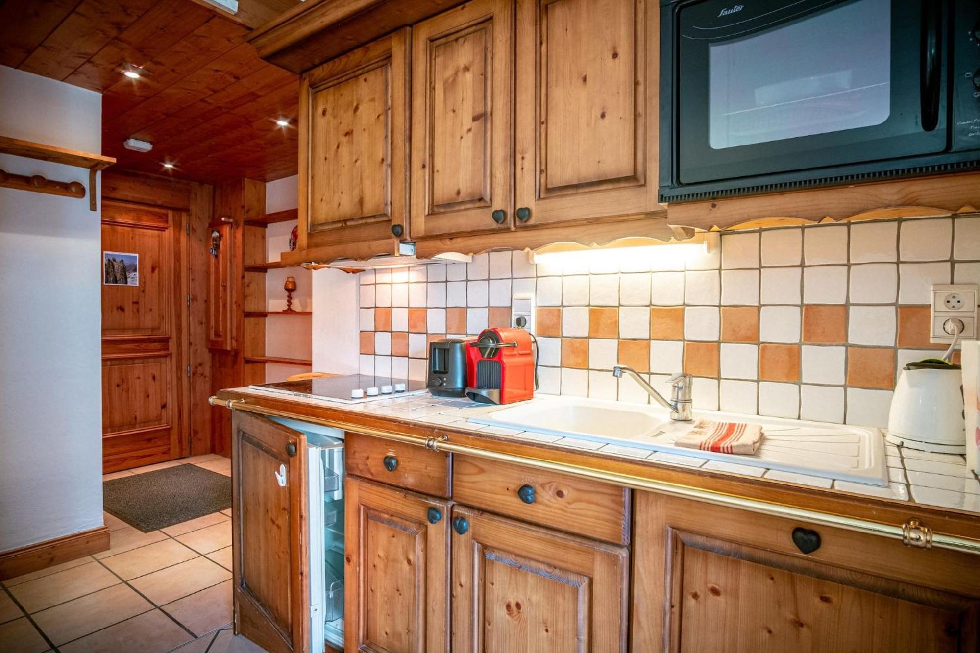 Appartement Bellevue Au Pied Des Pistes เลอุชส์ ภายนอก รูปภาพ