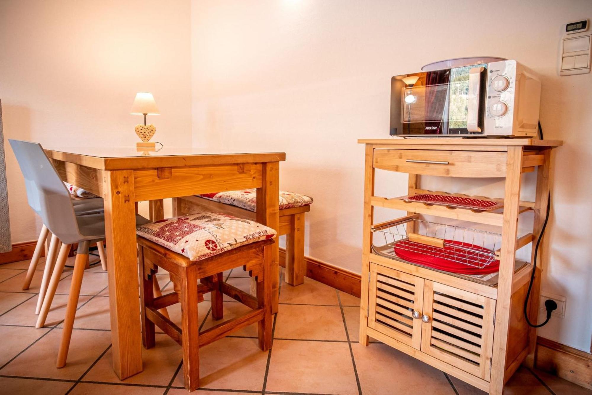 Appartement Bellevue Au Pied Des Pistes เลอุชส์ ภายนอก รูปภาพ