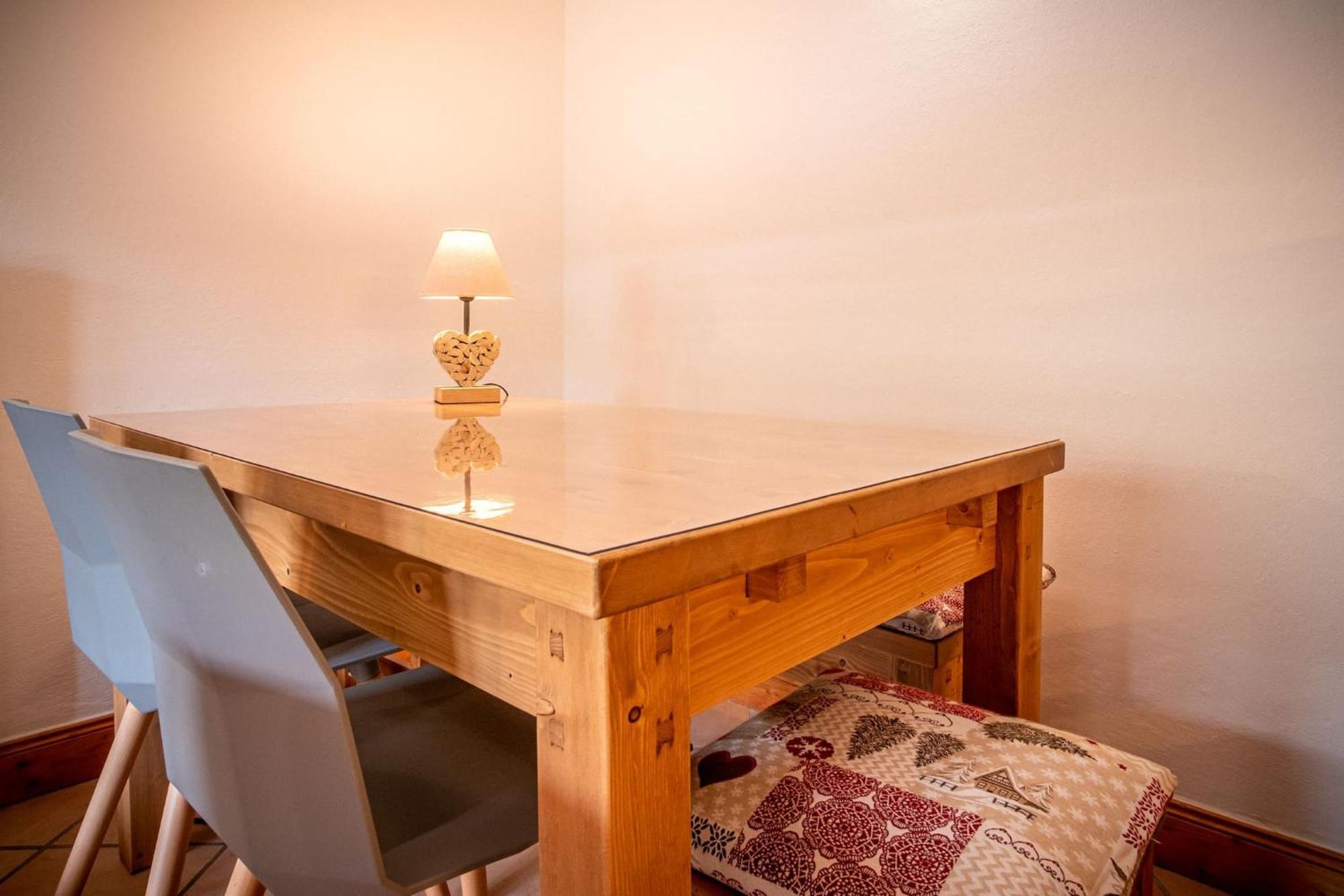 Appartement Bellevue Au Pied Des Pistes เลอุชส์ ภายนอก รูปภาพ