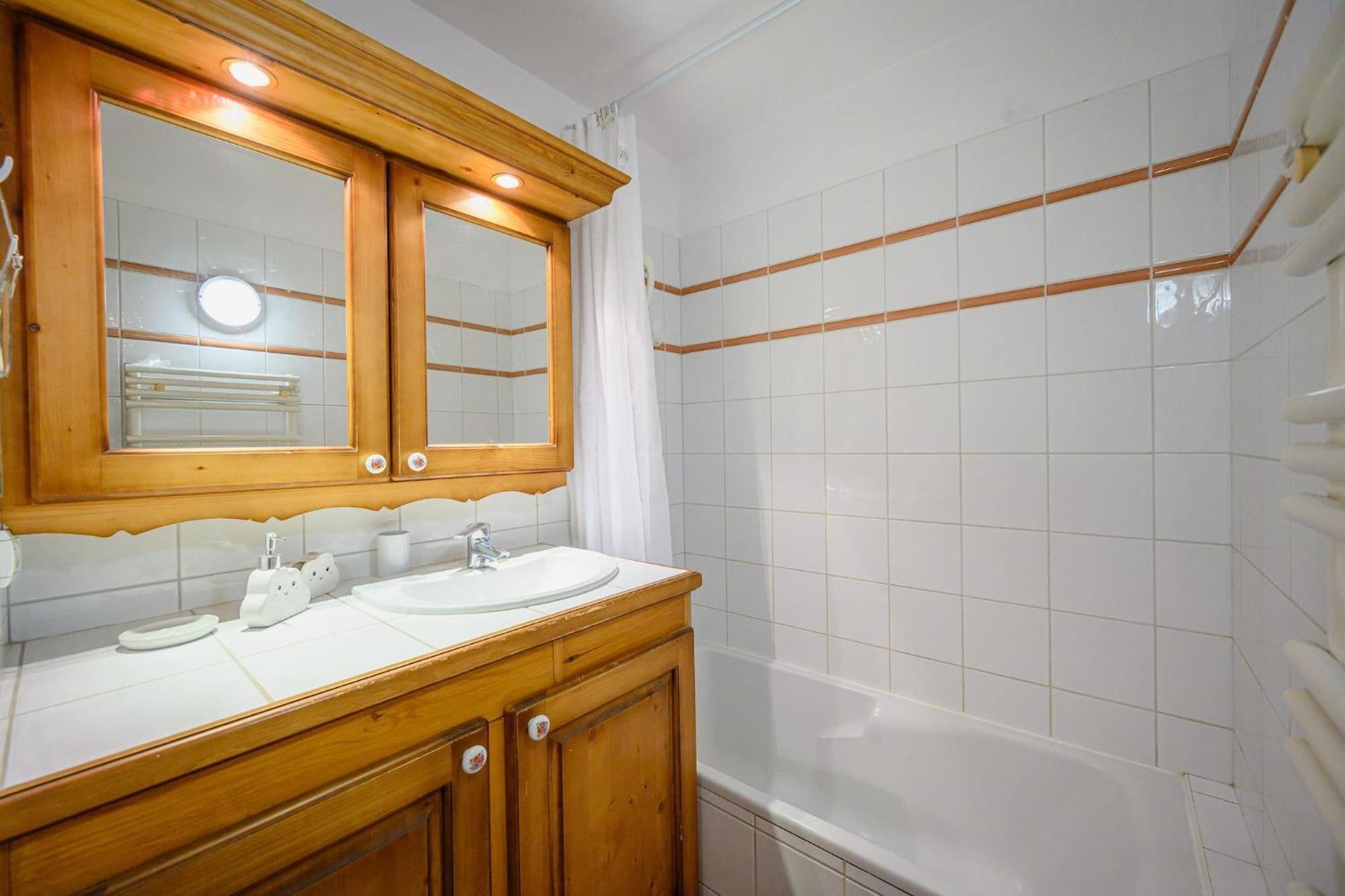Appartement Bellevue Au Pied Des Pistes เลอุชส์ ภายนอก รูปภาพ