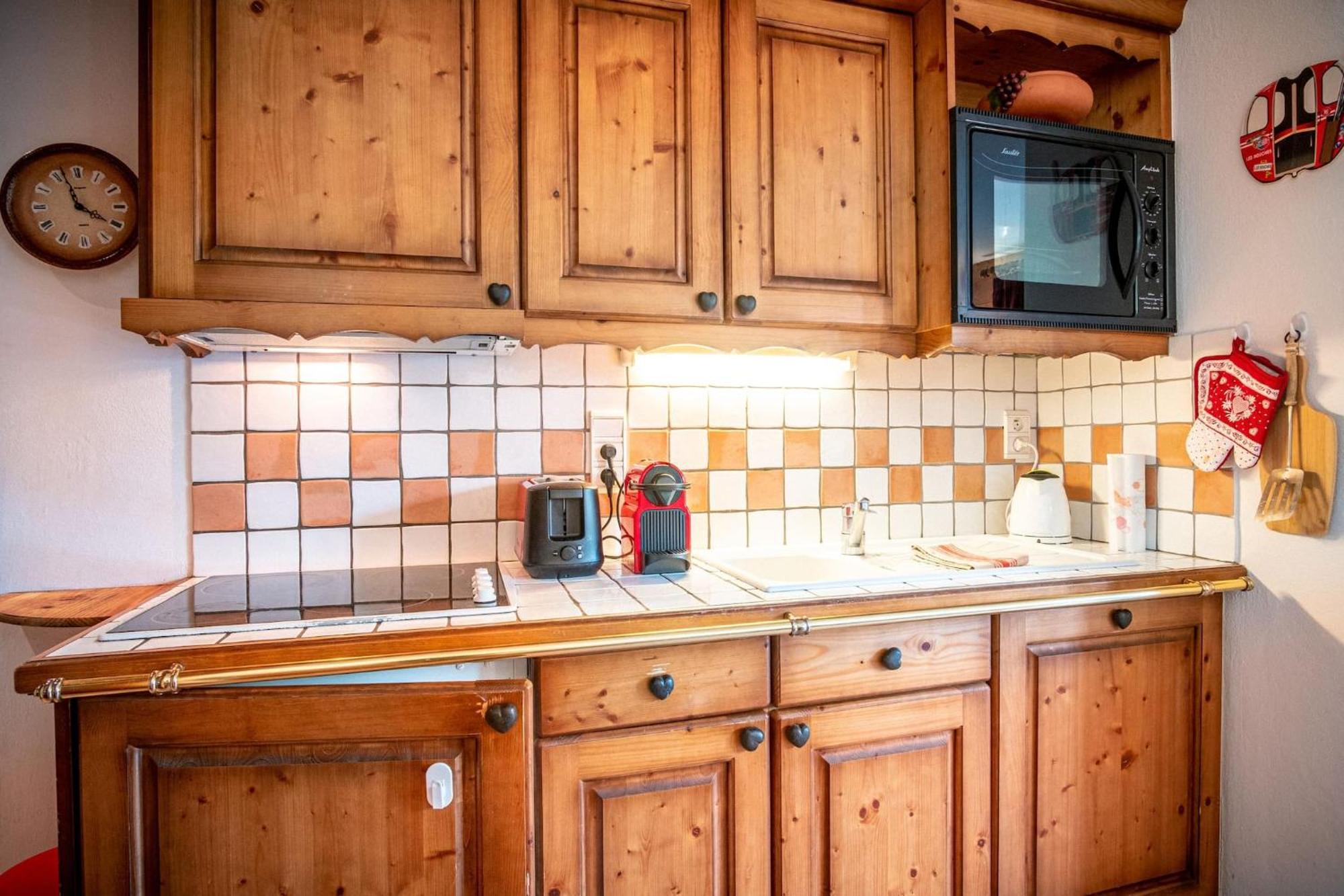 Appartement Bellevue Au Pied Des Pistes เลอุชส์ ภายนอก รูปภาพ