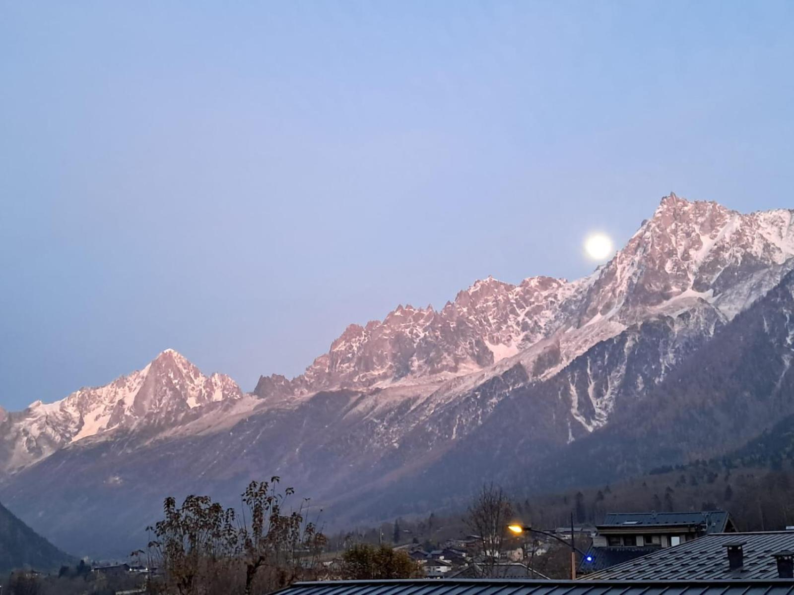 Appartement Bellevue Au Pied Des Pistes เลอุชส์ ภายนอก รูปภาพ